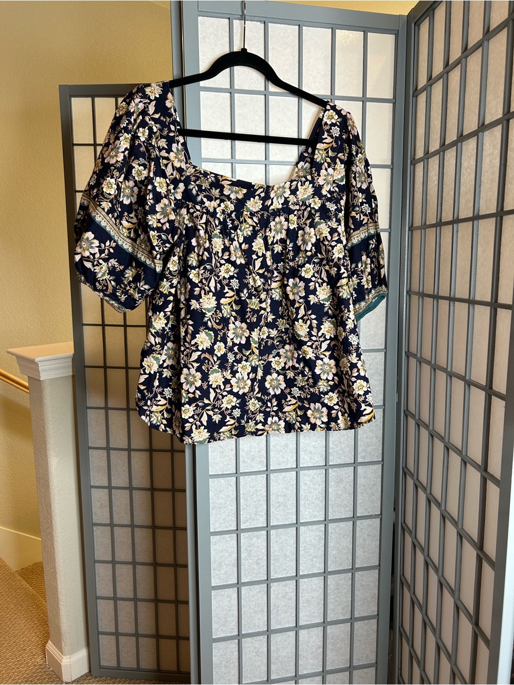 NWT Evereve Roan + Ryan Floral Puff-Sleeve Peasant Top in Navy